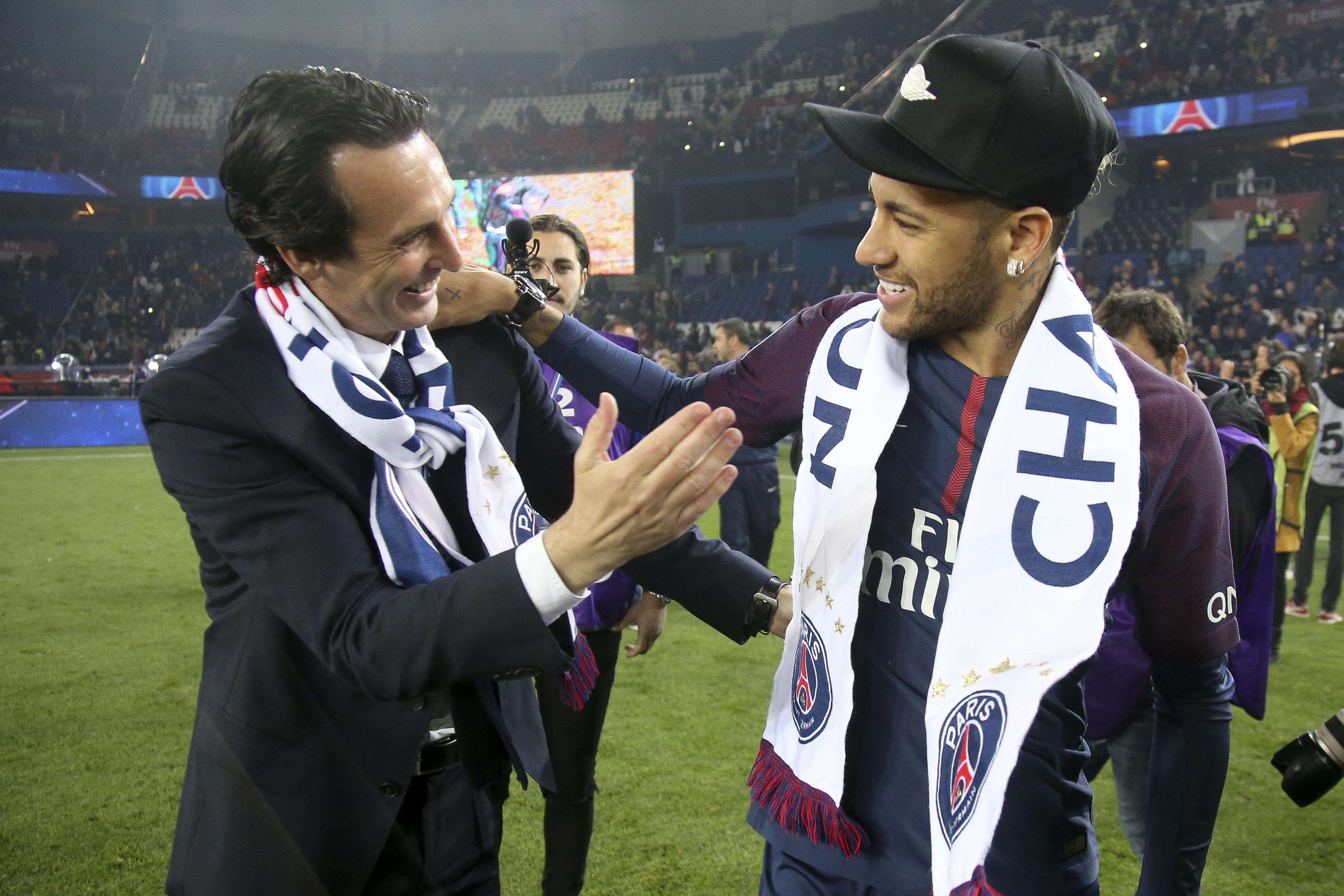 瓦伦西亚发布备战花絮,窗口期单刀错失,欧联任务艰巨,高层口径保持一致(瓦伦西亚vs皇马西甲比赛延期)-开云体育服务